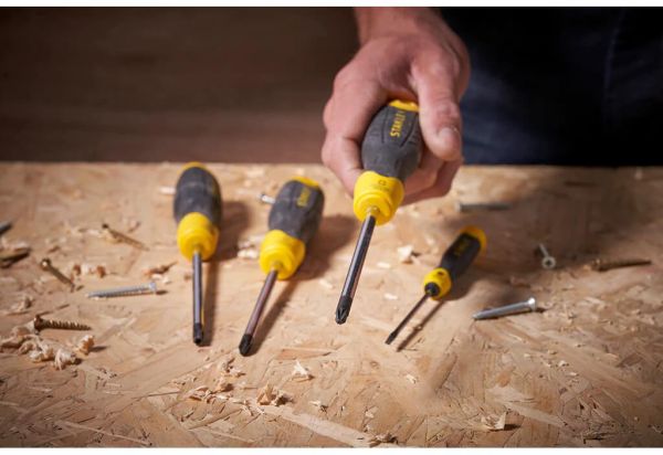 Викрутка Cushion Grip під шліц Pz3 з довжиною жала 150 мм STANLEY 0-64-976