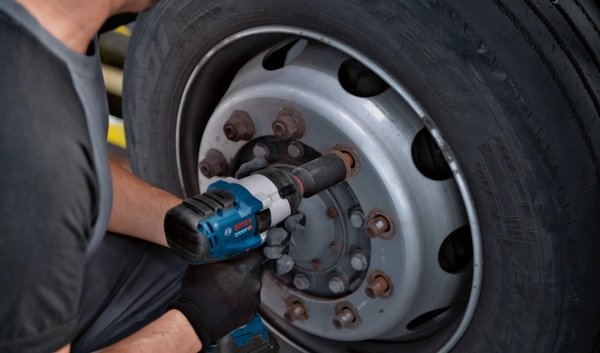 Гайковерт ударний Bosch GDS 18V-1050 H, 18В