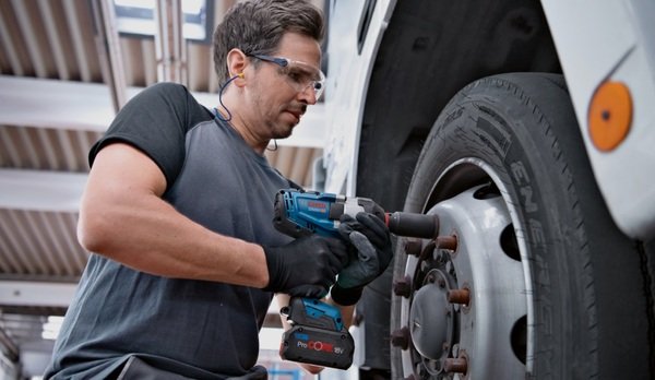 Гайковерт ударний Bosch GDS 18V-1050 H, 18В