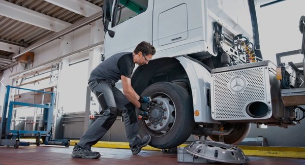 Гайковерт ударний Bosch GDS 18V-1050 H, 18В