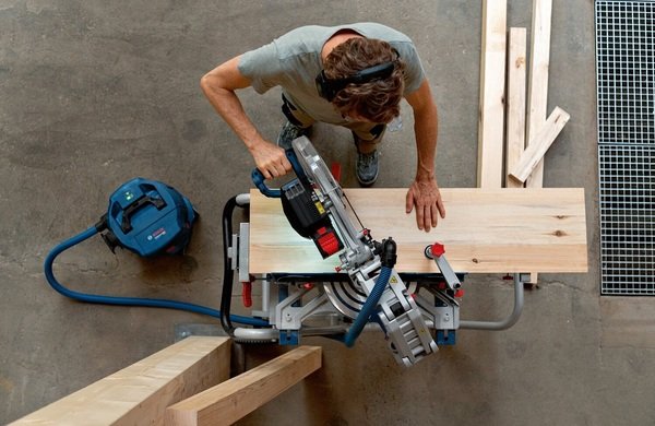 Пила торцювальна Bosch GCM 18V-305 GDC (0601B43000)