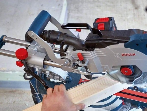 Пила торцювальна Bosch GCM 18V-216, акумуляторна (0601B41000)