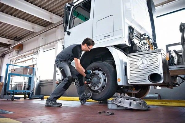 Гайковерт ударний Bosch GDS 18V-1000 (06019J8300)