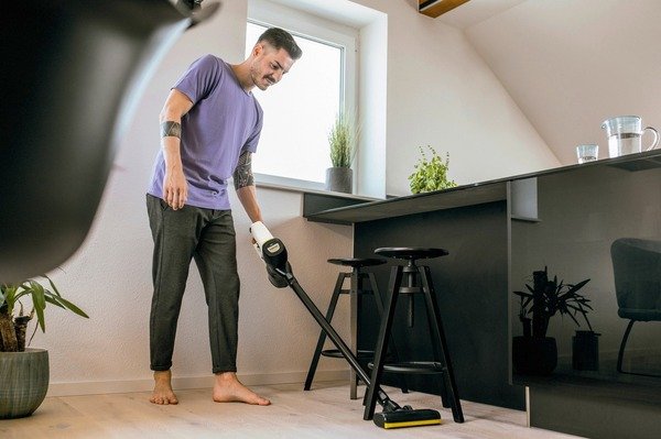 Акумуляторний пилосос Karcher VC 4 CORDLESS PREMIUM MYHOME 1.198-640.0