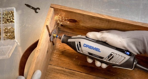 Багатофункціональний інструмент Dremel 4250 3-45, 45 насадок + вал.