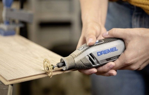 Багатофункціональний інструмент Dremel 4250 3-45, 45 насадок + вал.