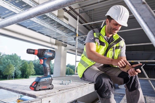 Акумуляторний ударний шуруповерт Bosch GDX 18V-200 C