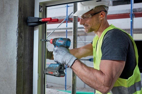 Акумуляторний ударний шуруповерт Bosch GDX 18V-200 C