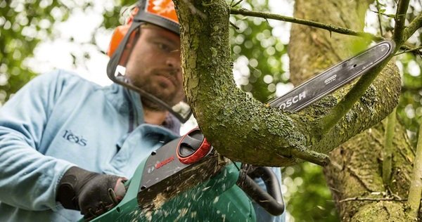 Пила ланцюгова Bosch UniversalChain 40 (0.600.8B8.402)