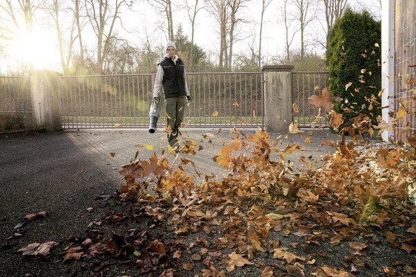 Повітродув садовий Karcher LB 930/36 Bp, 6 Аг (1.042-508.0)