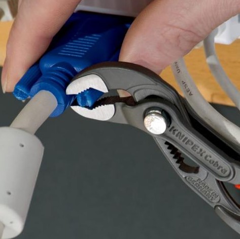 Високотехнологічні сантехнічні кліщі Cobra 87 01 125