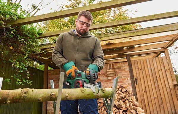 Акумуляторна ланцюгова пила Bosch UniversalChain