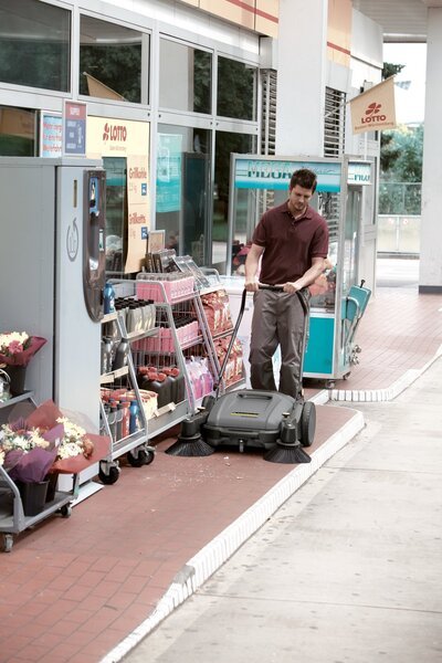 Підмітальна машина Karcher KM 70/20 (1.517-107.0)