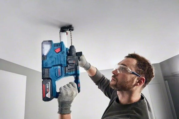 Перфоратор Bosch GBH 185-LI, акумуляторний, 18В, SDS-Plus, 1.9Дж, безщітковий, 2х4.0Ah (0.611.924.021)