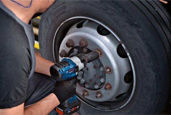 Гайковерт ударний Bosch GDS 18V-1050 H (06019J8522)