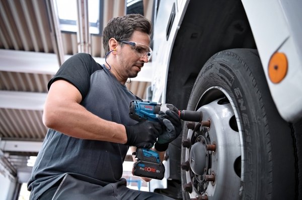 Гайковерт ударний Bosch GDS 18V-1050 H (06019J8522)