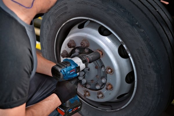 Гайковерт ударний Bosch GDS 18V-1050 H (06019J8502)