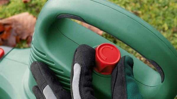 Повітродувка-пилосос Bosch UniversalGardenTidy 3000, 3000Вт (06008B1001)