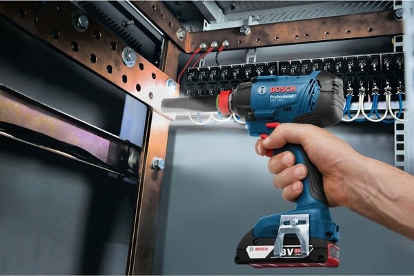 Гайковерт ударний Bosch GDX 180-Li, акумулятор, 2х18 В, 180 Нм, M6-M14, 1.1кг, кейс (06019G5223)