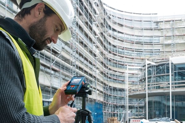 Далекомір лазерний Bosch Professional GLM 100-25 C з чохлом та батарейками (0.601.072.Y00)