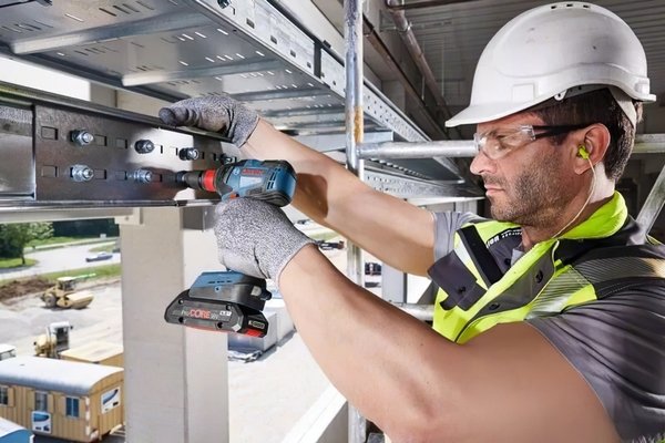 Гайковерт ударний Bosch GDX 18V-200 C, 18В, 200Нм, М4-М14, 1,2 кг (без АКБ та ЗП) (0.601.9G4.204)