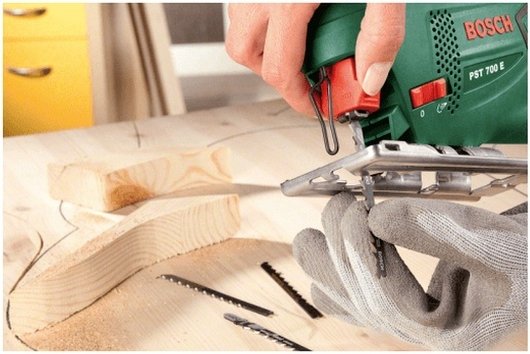 Електролобзик Bosch PST 700 E (0.603.3A0.020)