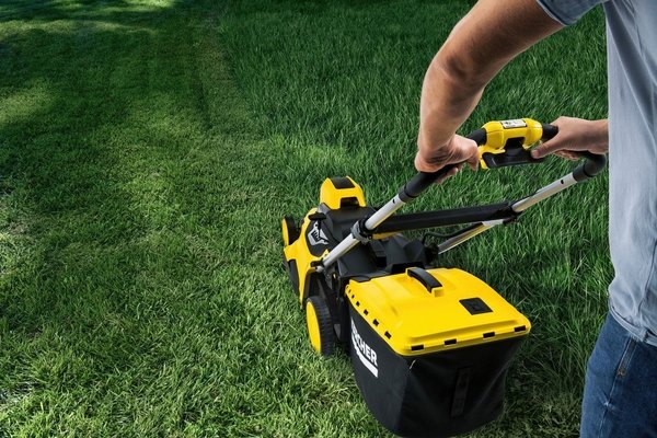 Газонокосарка акумуляторна Karcher LMO 36-46