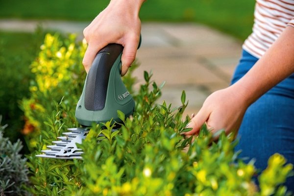 Ножиці для кущів акумуляторні Bosch EasyShear