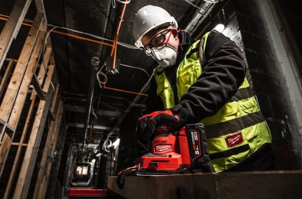 Машина шліфувальна вібраційна акумуляторна MILWAUKEE, M18 BQSS-502B (+зар.пр., 2 акум.Х5Аг, сумка)