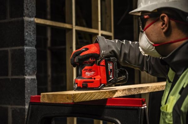 Машина шліфувальна вібраційна акумуляторна MILWAUKEE, M18 BQSS-502B (+зар.пр., 2 акум.Х5Аг, сумка)