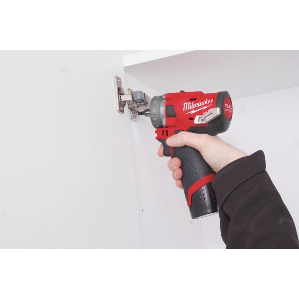 Дриль-шурупокрут з ударом акумуляторний MILWAUKEE, M12 FPDX-202X, 37Нм, (+ заряд.пристрій, 2 акум., HD кейс)