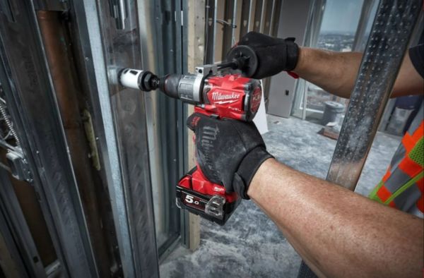 Дриль-шурупокрут акумуляторний MILWAUKEE, M18 FDD2-502X,135Нм (+ заряд.пристрій, 2 акум.Х 5Аг, HDкей