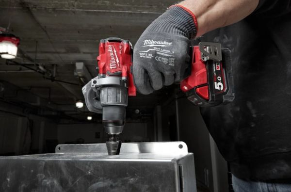 Дриль-шурупокрут акумуляторний MILWAUKEE, M18 FDD2-502X,135Нм (+ заряд.пристрій, 2 акум.Х 5Аг, HDкей