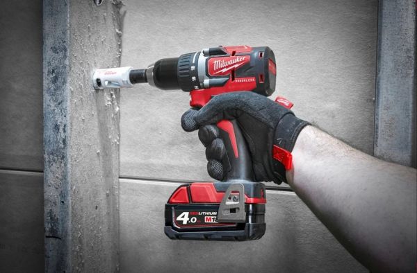 Дриль-шурупокрут акумуляторний безщітковий MILWAUKEE M18 CBLDD-0 60Нм