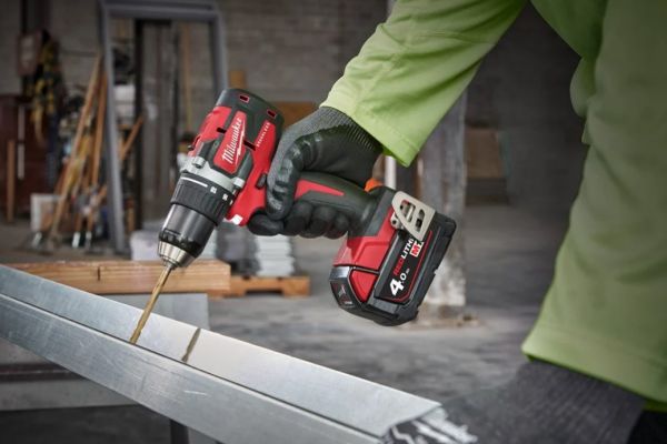 Дриль-шурупокрут акумуляторний безщітковий MILWAUKEE M18 CBLDD-0 60Нм