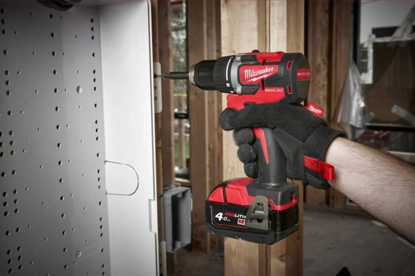 Дриль-шурупокрут акумуляторний безщітковий MILWAUKEE M18 CBLDD-0 60Нм
