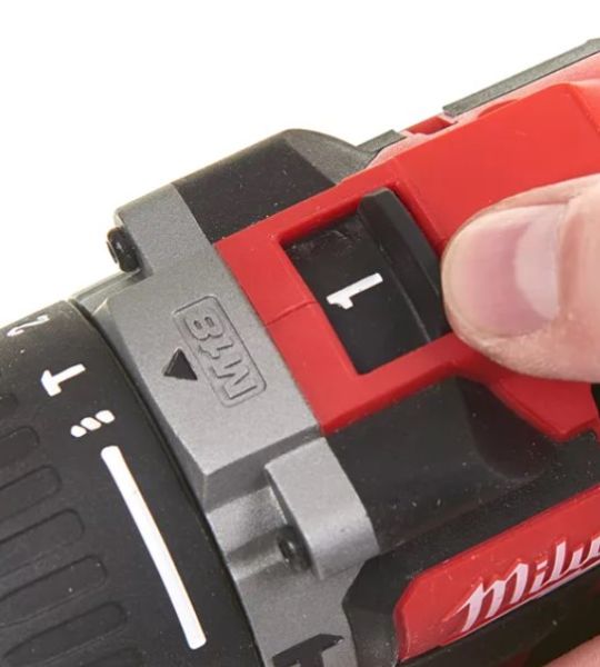 Дриль-шуруповерт акумуляторна безщіткова 60 Нм M18 CBLPD-422C MILWAUKEE