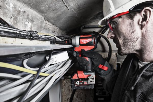 Гайкокрут акумуляторний безщітковий 1/4" HEX MILWAUKEE M18 CBLID-0 180Нм