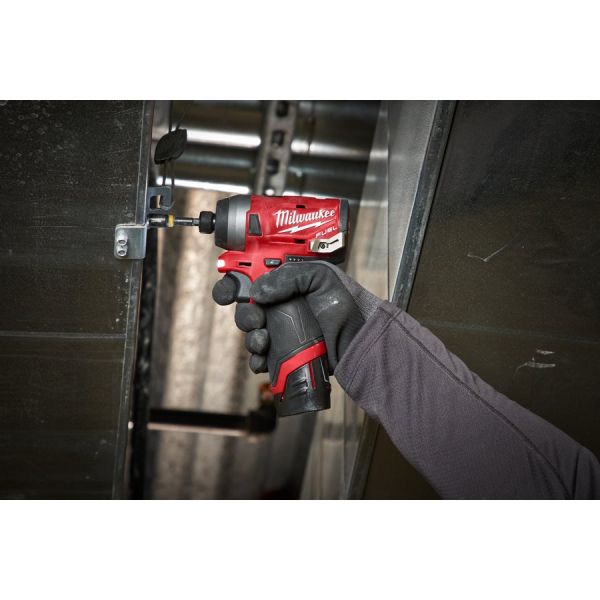Гвинтокрут акумуляторний 1/4" HEX MILWAUKEE, M12 FID-202X, 147Нм (+ заряд.пристрій, 2 акум.Х 2Аг, HD