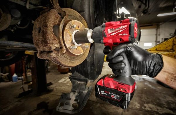 Гайковерт высокомоментный MILWAUKEE 3/8" M18 (745 Hm)  FMTIW2F38-0X
