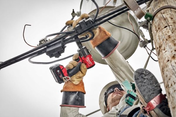 Гайковерт высокомоментный MILWAUKEE 3/8" M18 (745 Hm)  FMTIW2F38-0X