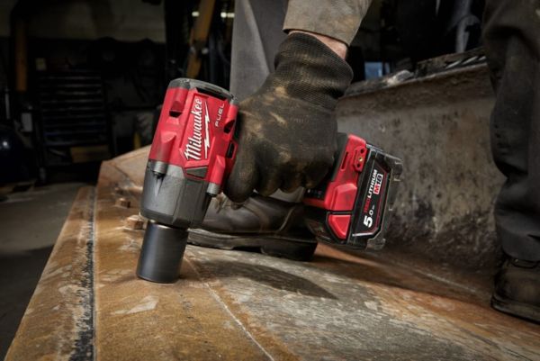 Гайковерт высокомоментный MILWAUKEE 3/8" M18 (745 Hm)  FMTIW2F38-0X