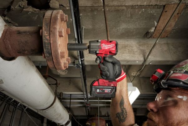 Гайковерт высокомоментный MILWAUKEE 3/8" M18 (745 Hm)  FMTIW2F38-0X