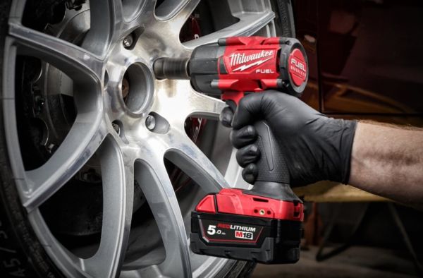 Гайковерт высокомоментный MILWAUKEE 3/8" M18 (745 Hm)  FMTIW2F38-0X