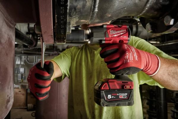Гайковерт высокомоментный MILWAUKEE 3/8" M18 (745 Hm)  FMTIW2F38-0X
