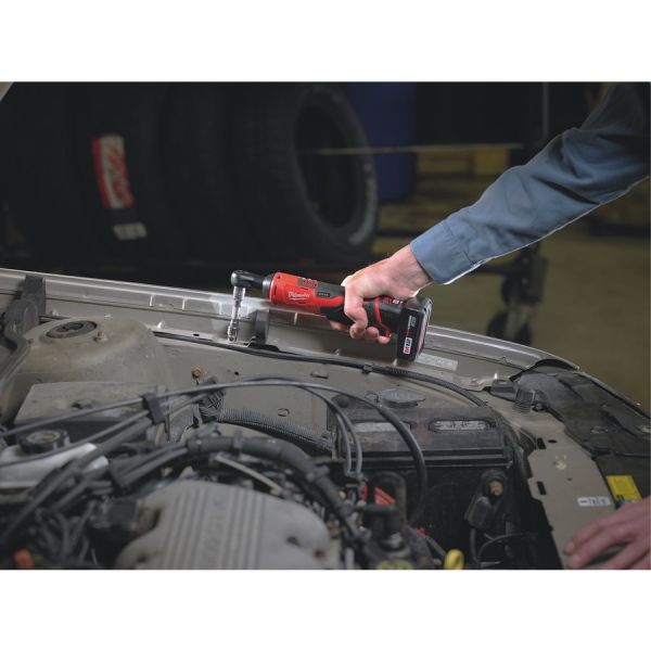 Гайкокрут кутовий акумуляторний 3/8" MILWAUKEE, M12 IR-201B, 47Нм, (+ заряд.пристрій, 1 акум.Х 2Аг, сумка для інструментів)