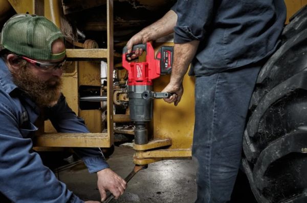 Гайкокрут високомоментний 1'' (2711 Нм) MILWAUKEE M18 FUEL ONEFHIWF1DS-121C (+ заряд.пристрій, акум., HD кейс)