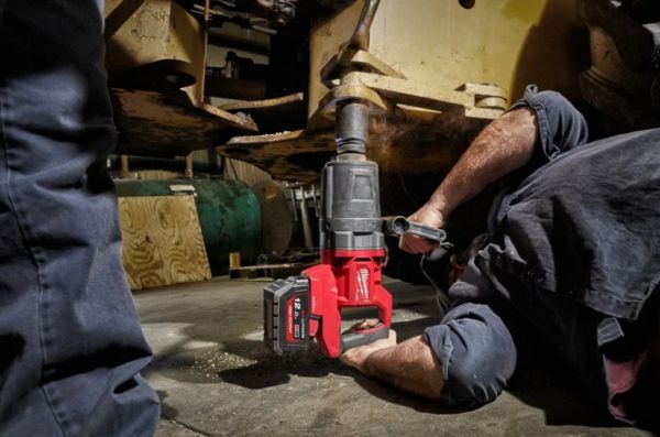 Гайкокрут високомоментний 1'' (2711 Нм) MILWAUKEE M18 FUEL ONEFHIWF1DS-121C (+ заряд.пристрій, акум., HD кейс)