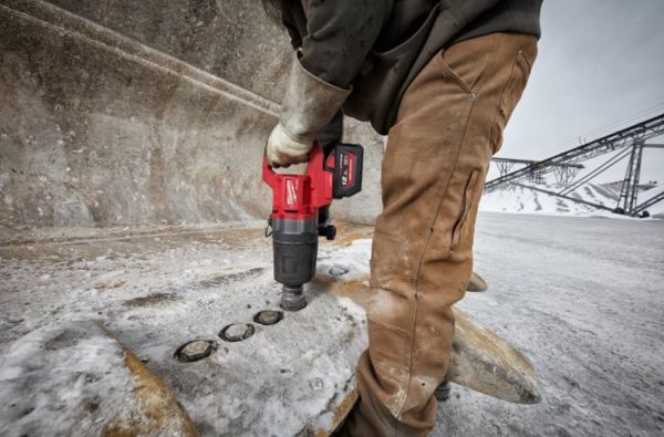 Гайкокрут високомоментний 1'' (2711 Нм) MILWAUKEE M18 FUEL ONEFHIWF1DS-121C (+ заряд.пристрій, акум., HD кейс)