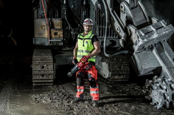 Гайкокрут високомоментний 1'' (2711 Нм) MILWAUKEE M18 FUEL ONEFHIWF1DS-121C (+ заряд.пристрій, акум., HD кейс)